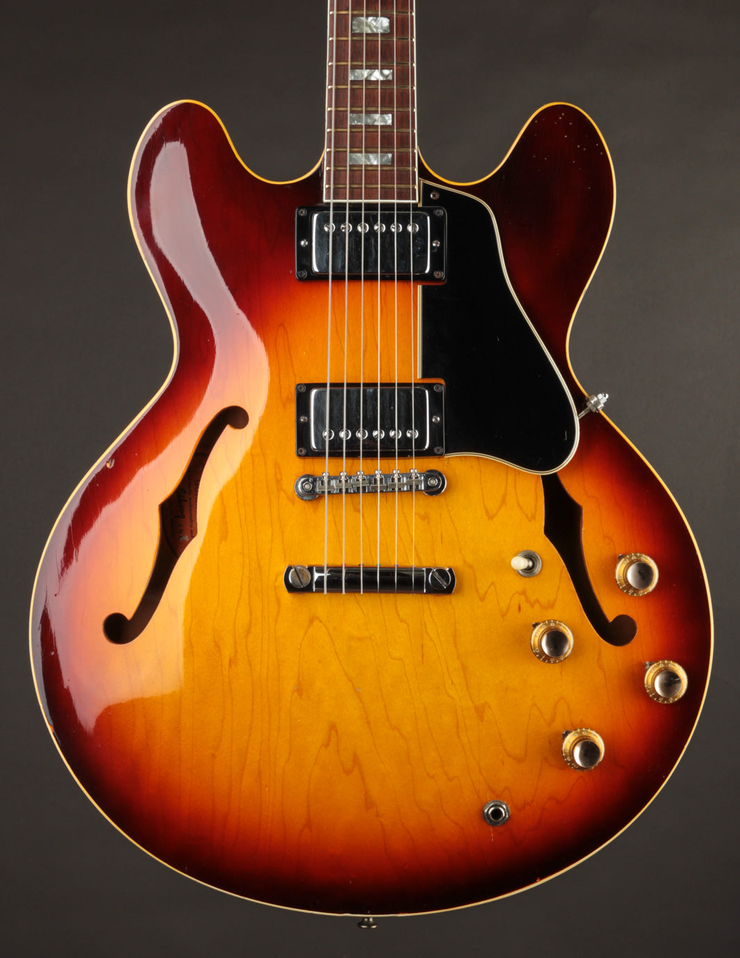 ギター Gibson ES335 Vintage sunburst 1968 ES-335 Sunburst: Vintage Guitar from The Music Emporium