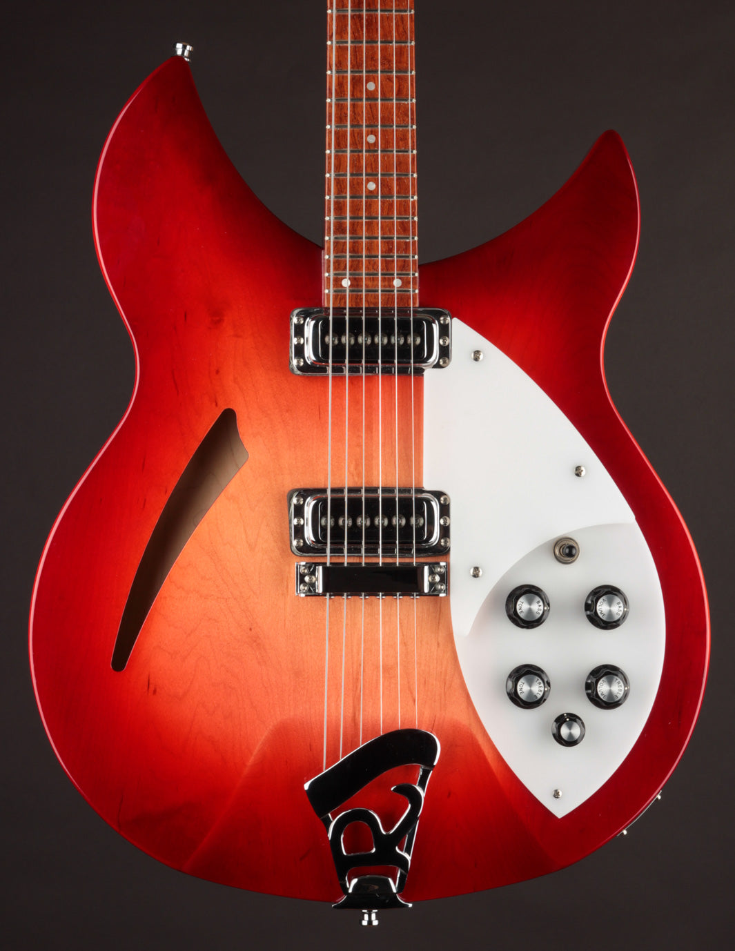 Rickenbacker 330風ギター Model 330 and Its Full, Rich Sound Quality - Rickenbacker