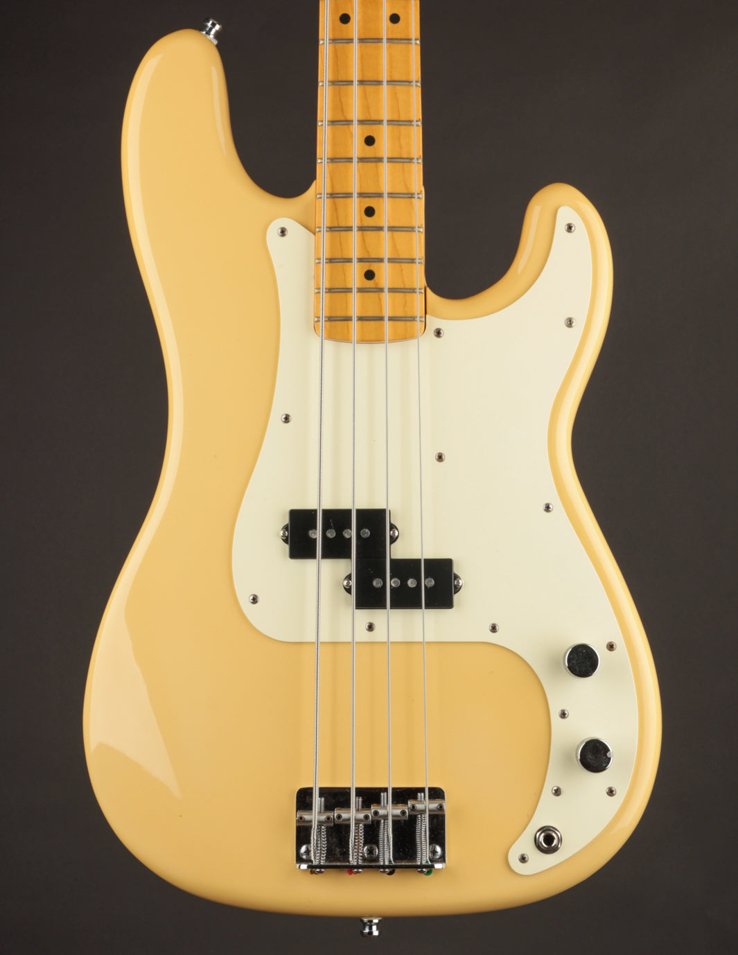 Fender Precision Bass アイボリー 1983 Fender Precision Bass – Olympic White – GuitarPoint