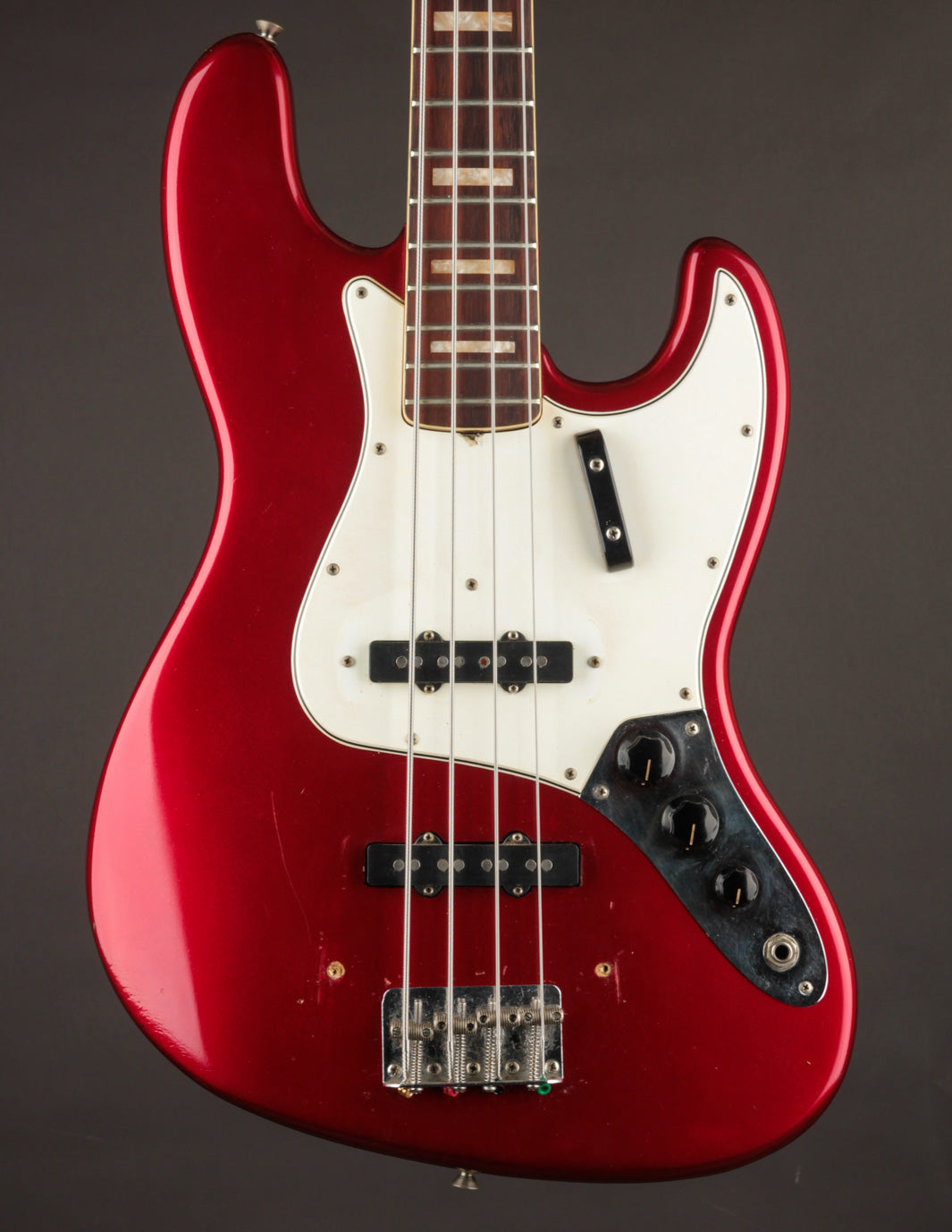 史上最も激安 67 Fender Jazz Bass: Candy Apple Red at The Music Emporium ベース
