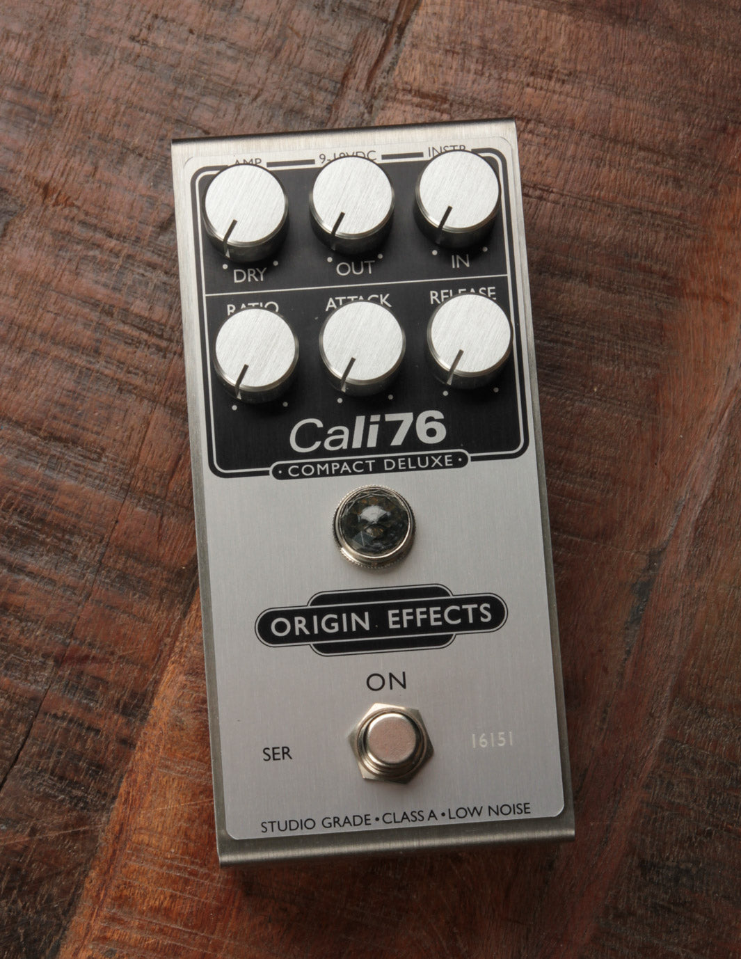 ギター Origin Effects Cali76 Compact Deluxe CD Cali76 Compact Deluxe Inv Black (B-Stock) – Origin Effects