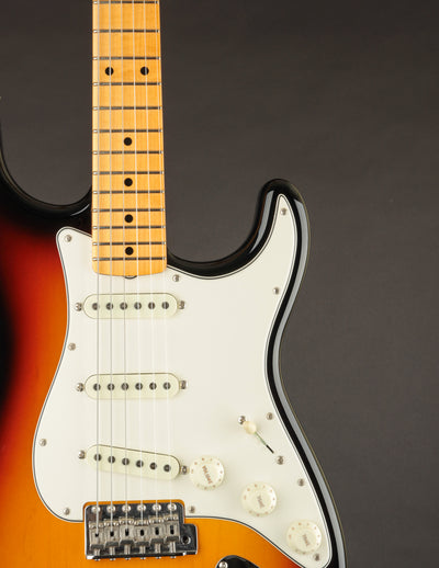 Fender Vintage Custom '62 Stratocaster NOS, Maple Fingerboard, 3-Color Sunburst