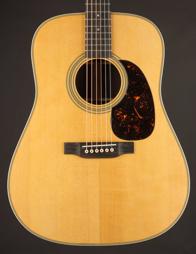 Martin D-28 (USED, 2024)