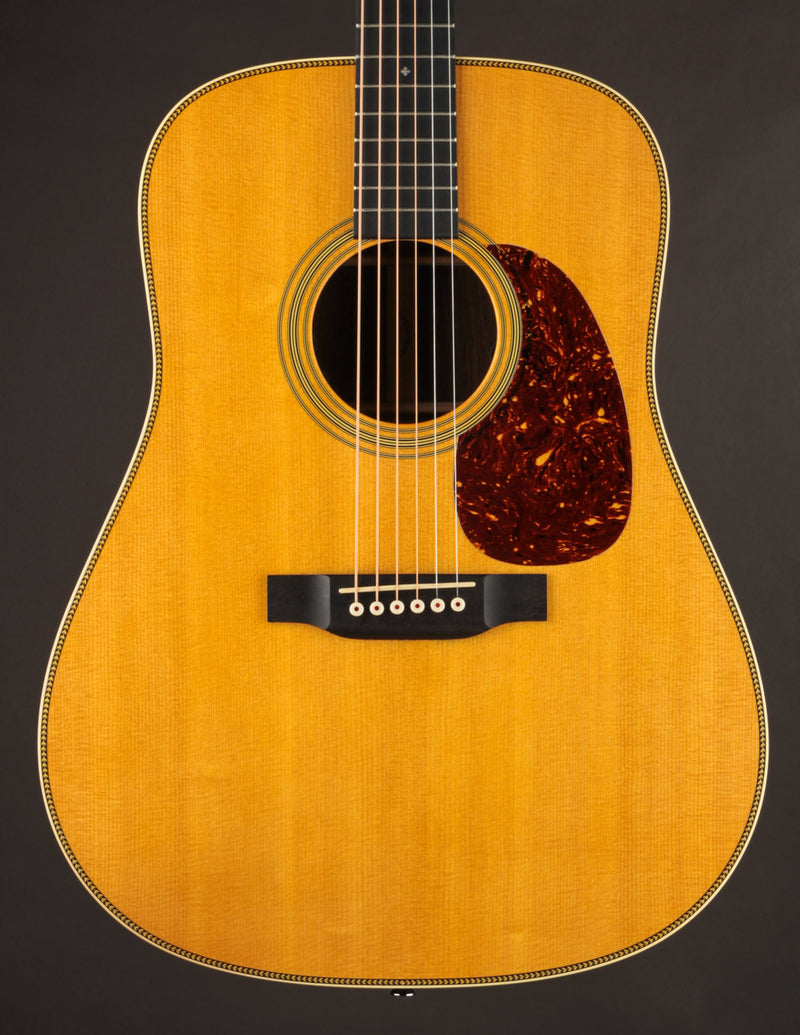 Martin HD-28 (USED, 2021)