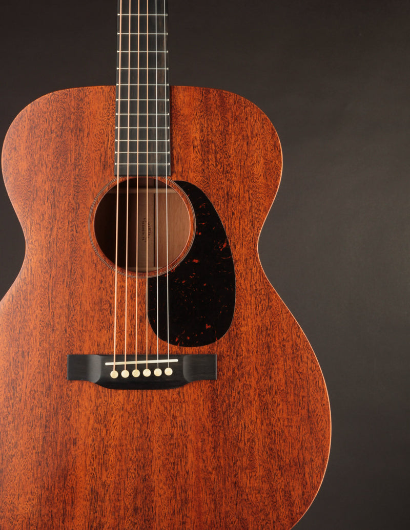 Martin 000-17 (2024)