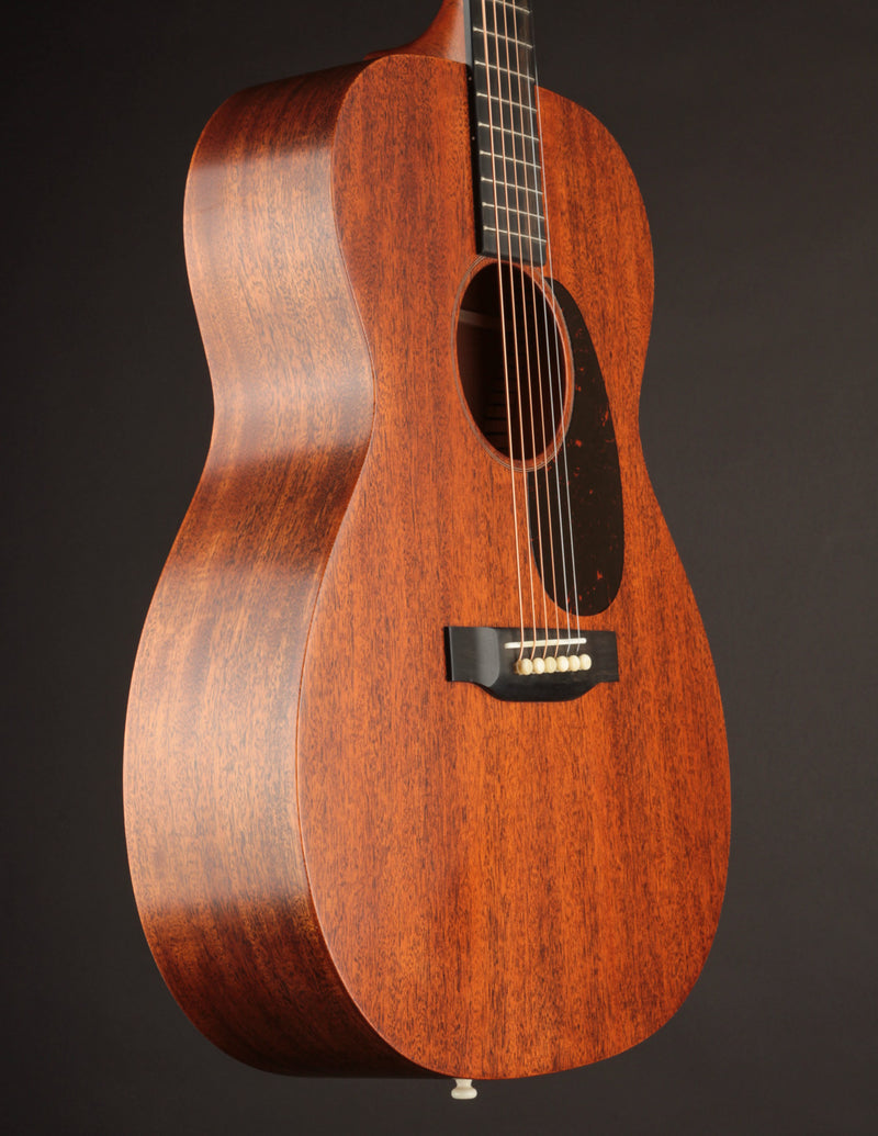 Martin 000-17 (2024)
