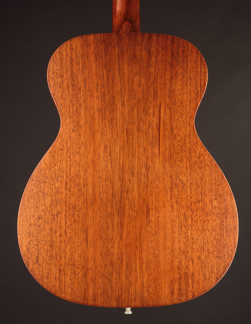 Martin 000-17 (2024)