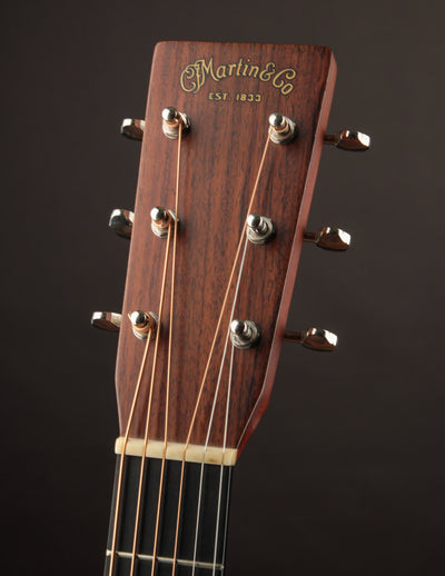 Martin HD-28V (USED, 2013)