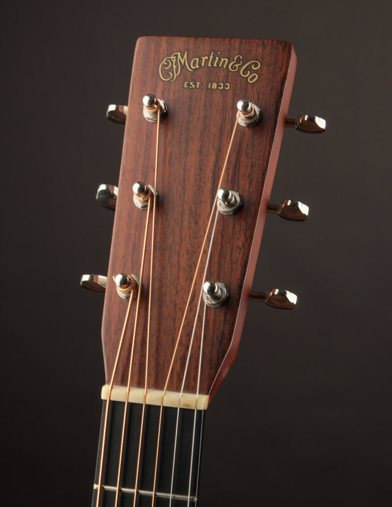 Martin HD-28V (USED, 2013)