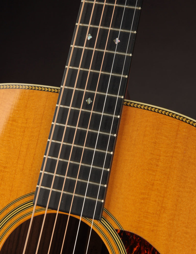 Martin HD-28V (USED, 2013)