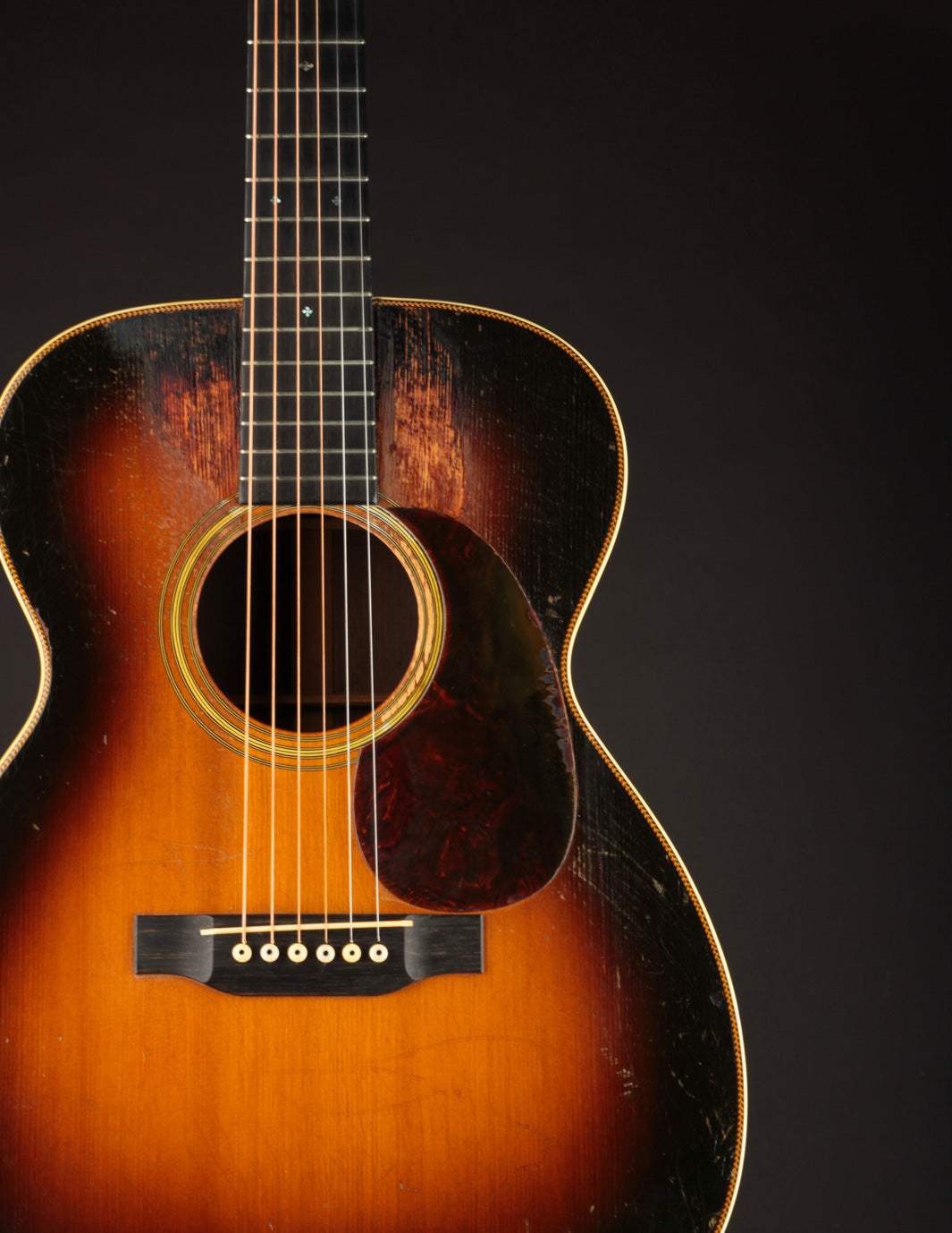 martin tobacco sunburst D-28 Acoustic Guitar 35 stands out with its iconic three Martin 000-28 Sunburst (1935)