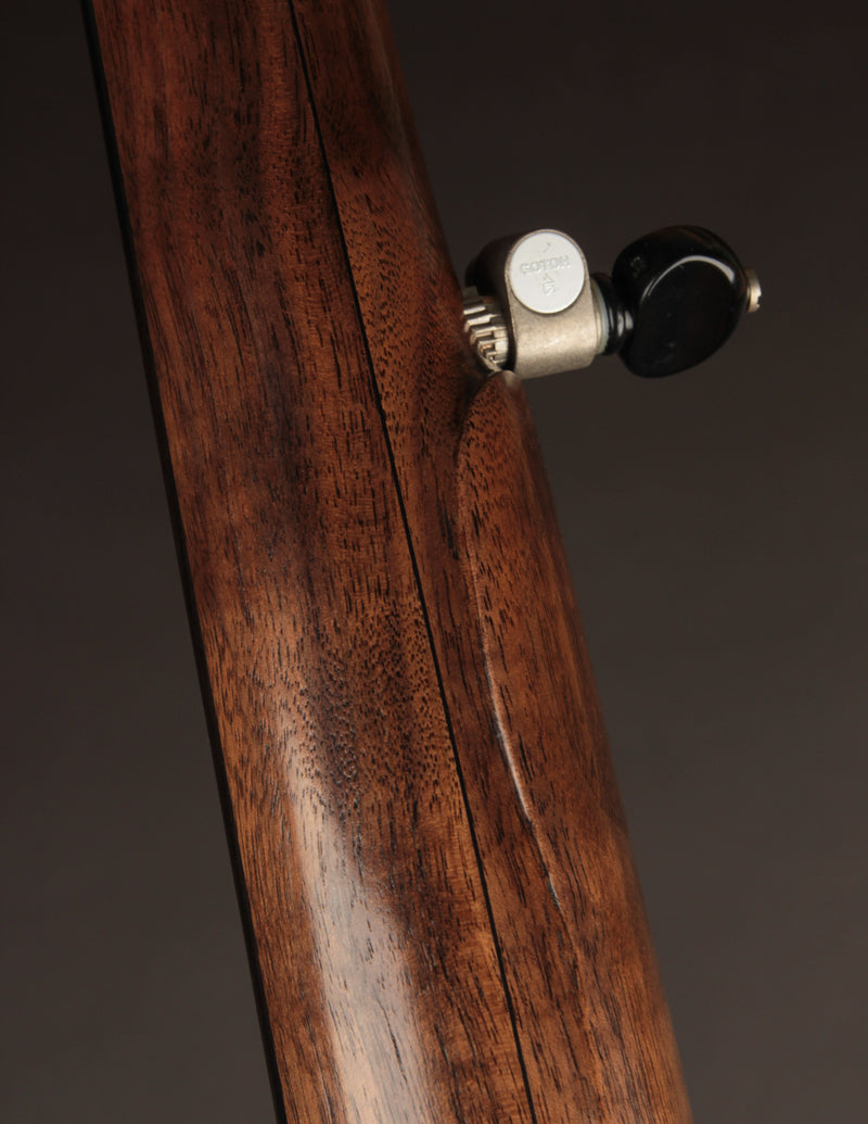 Arcara 12" Walnut Whyte Laydie w/Hammered Brass Peghead