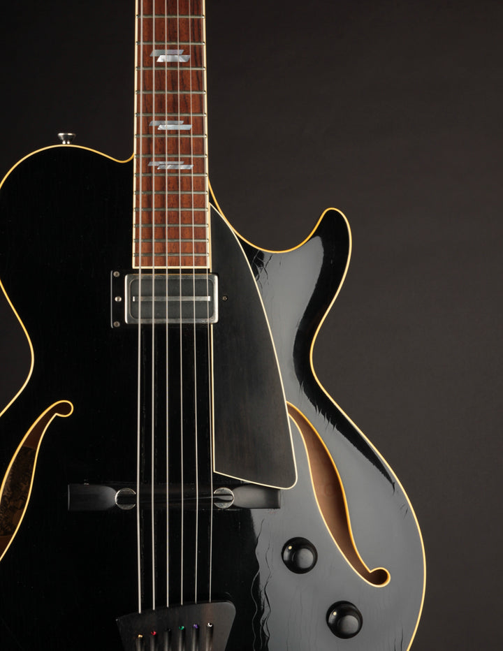 USED Collings Eastside LC Deluxe Jazz Aged Black | The Music USED Collings Eastside LC Deluxe Jazz Aged Black | The Music