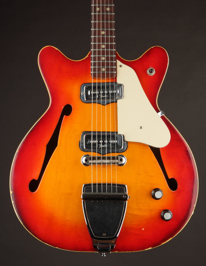 1966年 Fender coronado Ⅰ　改造されている、、、 Catch of the Day: 1966 Fender Coronado I - Fretboard Journal