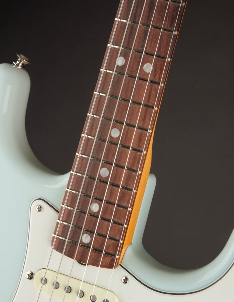 Fender American Vintage II 1965 Stratocaster, Round-Lam Rosewood Fingerboard, Sonic Blue