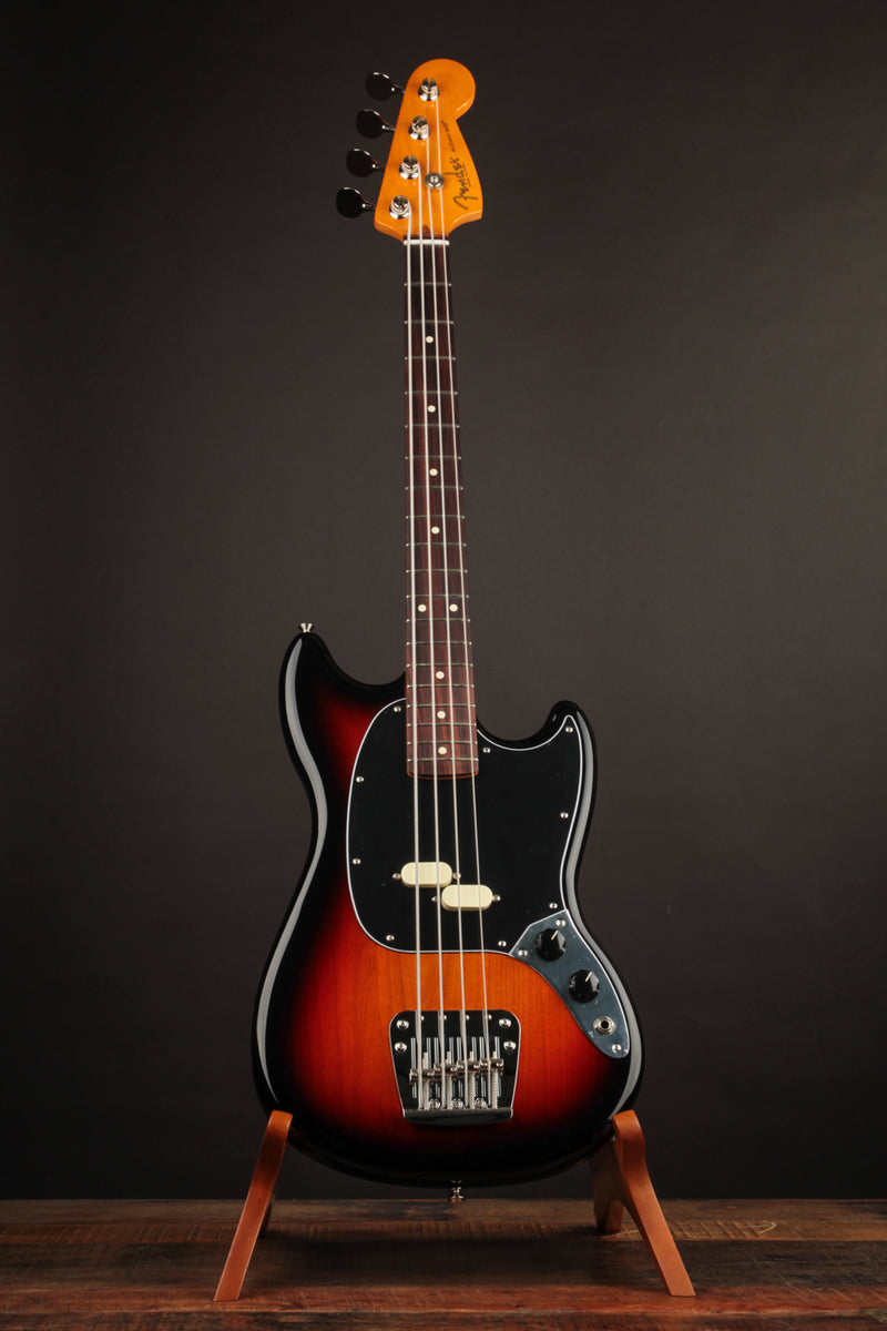 Fender American Professional Classic Mustang Bass 3-Color Sunburst