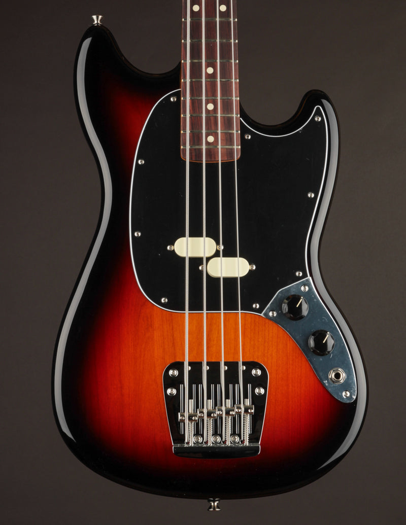 Fender American Professional Classic Mustang Bass 3-Color Sunburst