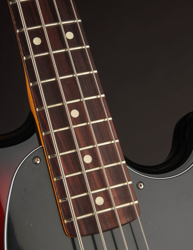 Fender American Professional Classic Mustang Bass 3-Color Sunburst