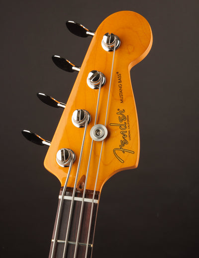 Fender American Professional Classic Mustang Bass 3-Color Sunburst