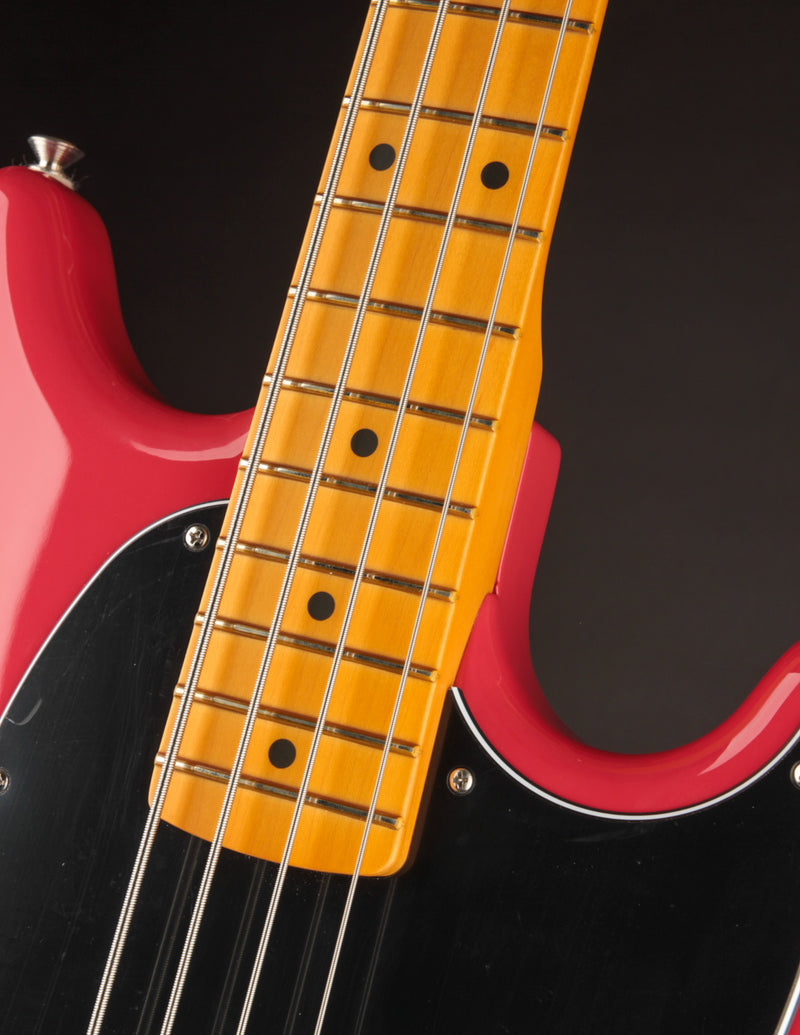 Fender American Professional Classic Mustang Bass Faded Dakota Red