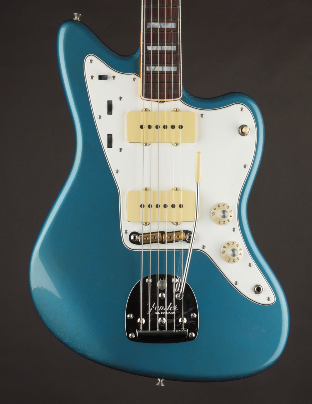 Fender Custom Shop 1967 Jazzmaster Aged Lake Placid Blue/DLX Closet Classic (NOS, 2025)