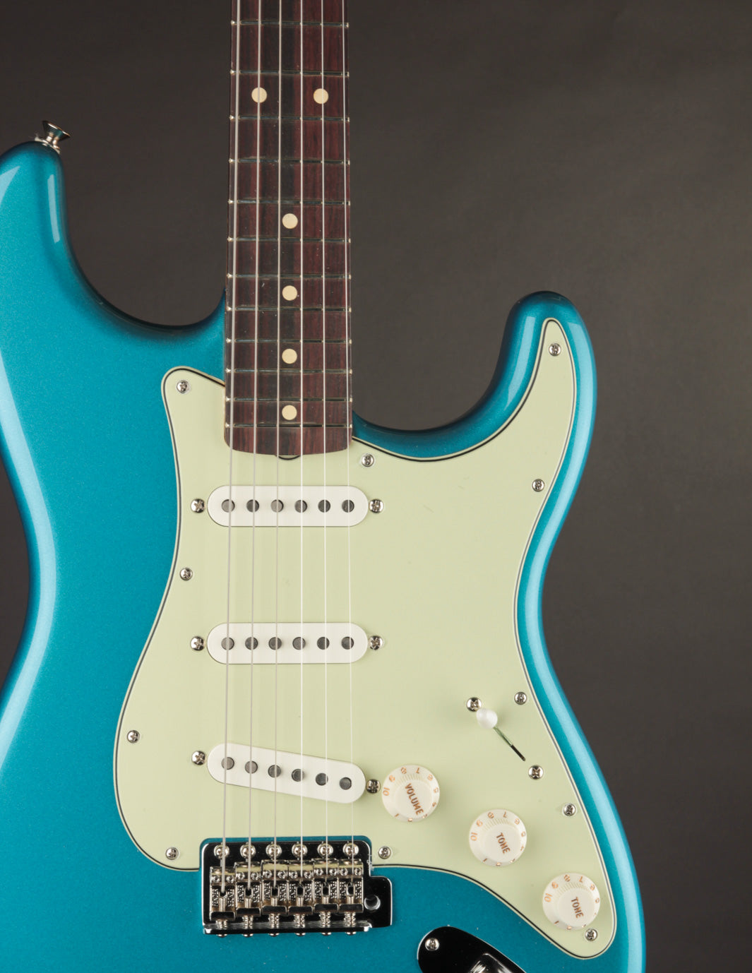 Fender MEX vintera 60’s Stratocaster Fender MEX Vintera '60s Stratocaster (3-Color Sunburst