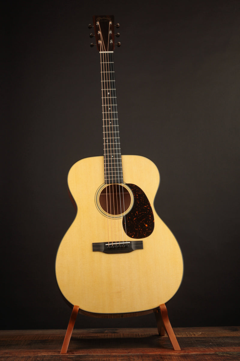 Martin 000-18