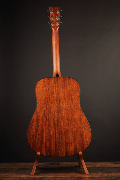 Martin D-18