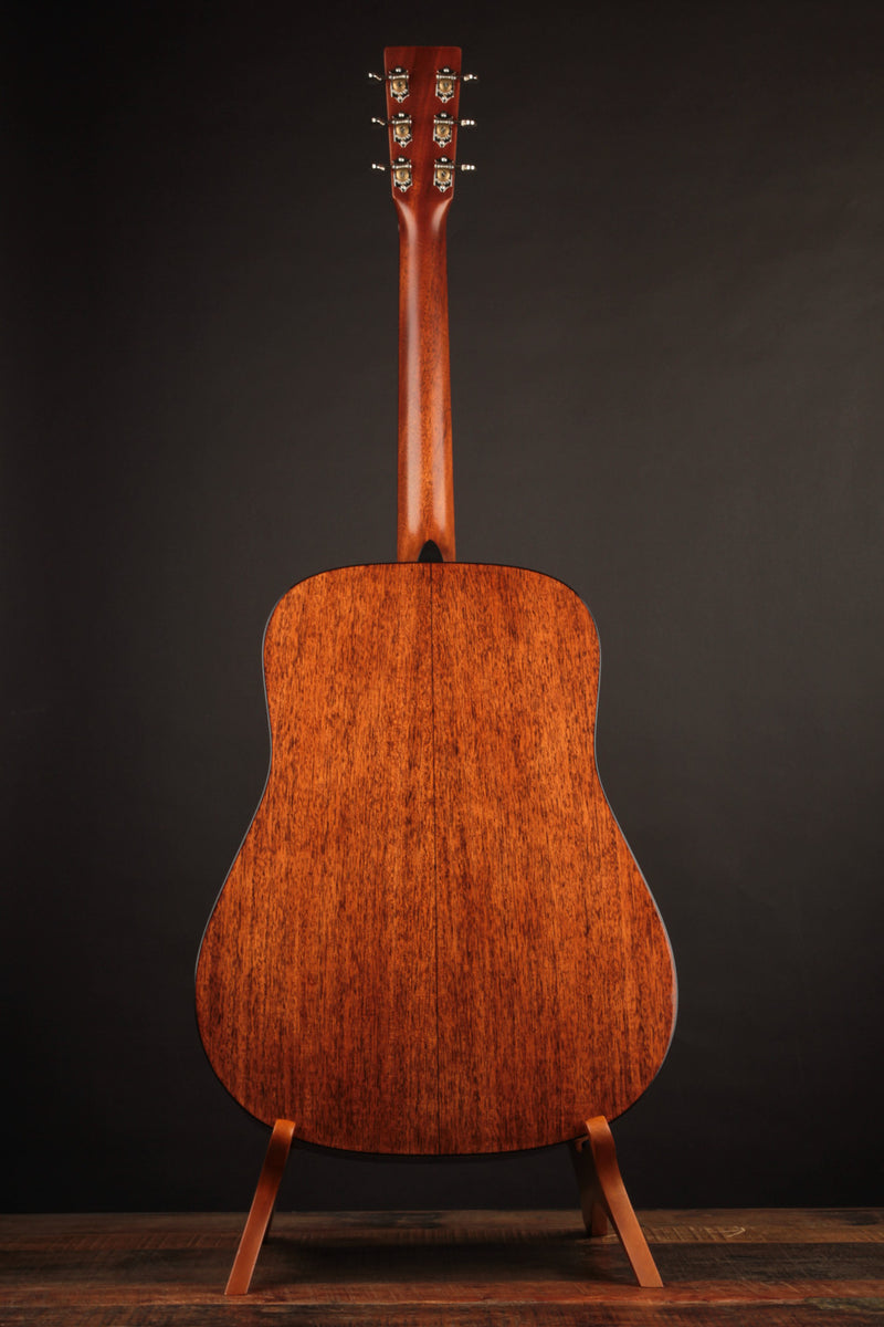 Martin D-18
