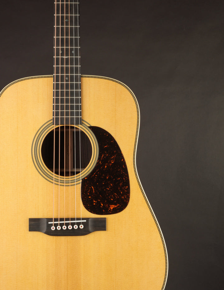 Martin HD-28 マーティン Martin HD-28 Guitar & Case, 2024 Edition – Elderly Instruments