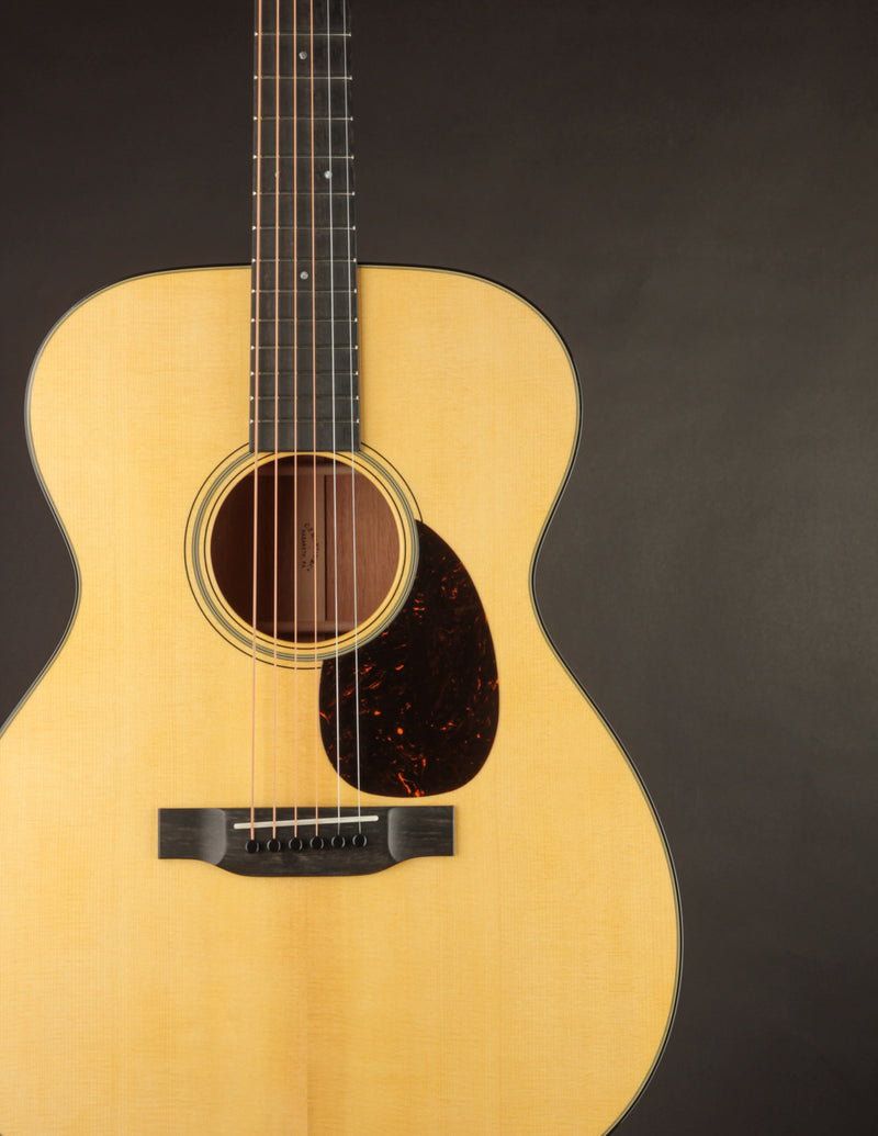 Martin Custom Shop OM 18-Style Italian Spruce