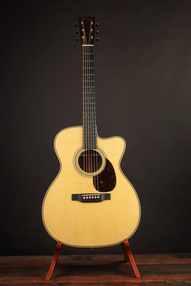 Martin Custom Shop OM Cutaway 28-Style European Spruce