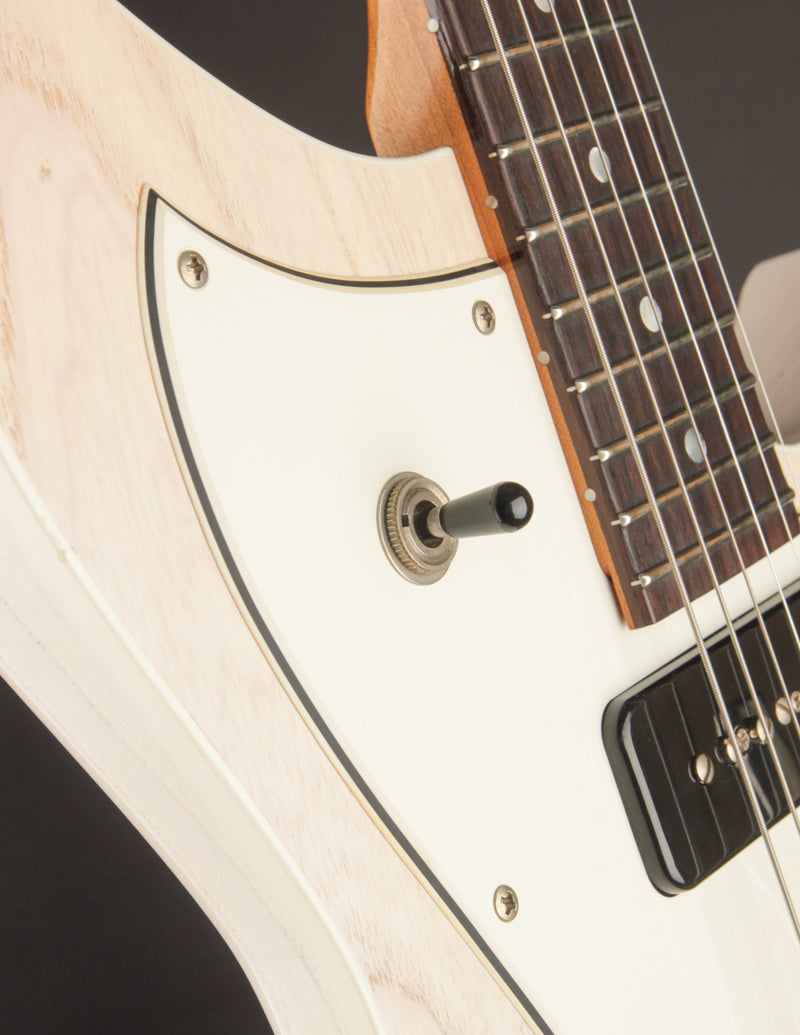 Novo Guitars Mirus J Mary Kaye White