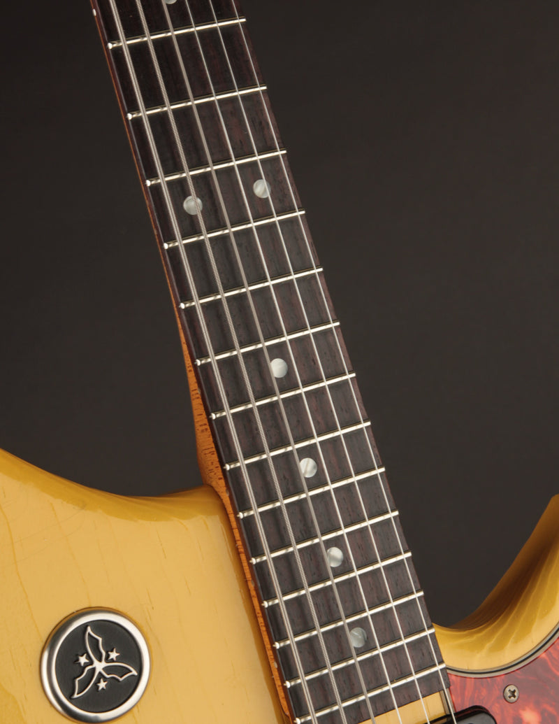 Novo Guitars Serus J Baritone Vintage Cream