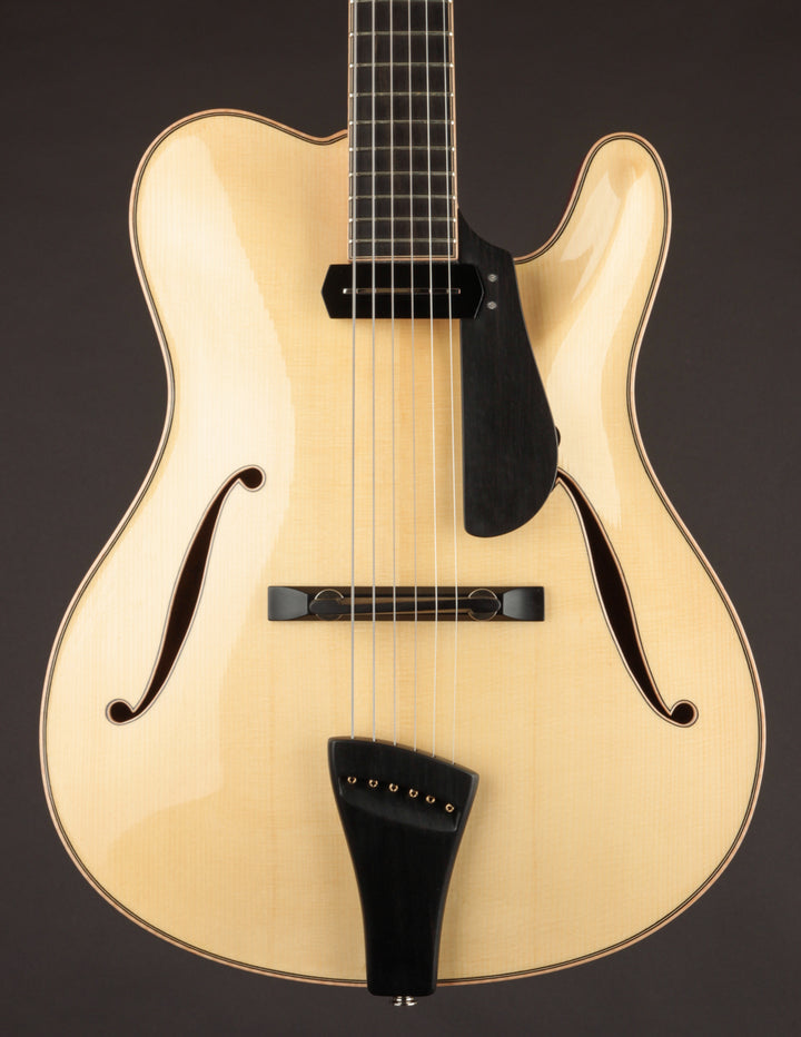 セミアコ　ARCHTOP Tribute ゴールド Archtop Tribute AT105（新品）【楽器検索デジマート】