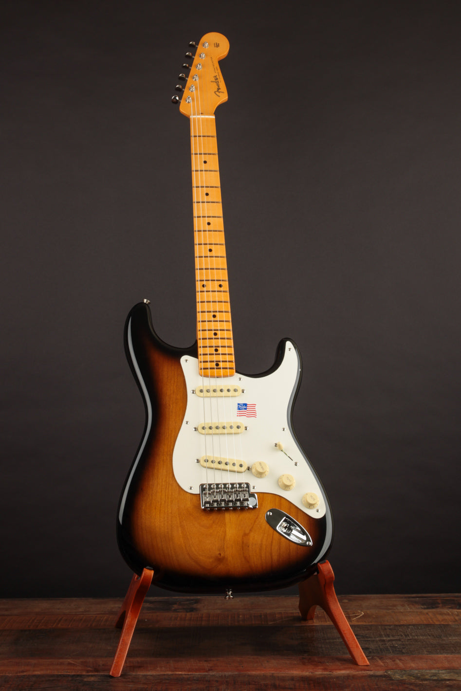 Photogenic Stratocaster (2-Color Sunb… Fender Artist Eric Johnson Stratocaster 2-Color Sunburst