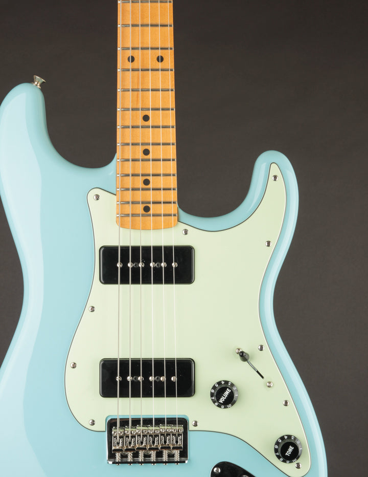 ギター Fender Noventa Stratocaster Daphne Blue Fender Noventa Stratocaster - Daphne Blue