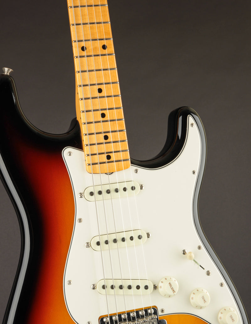 Fender Vintage Custom 1962 Stratocaster NOS, Maple Fingerboard, 3-Color Sunburst