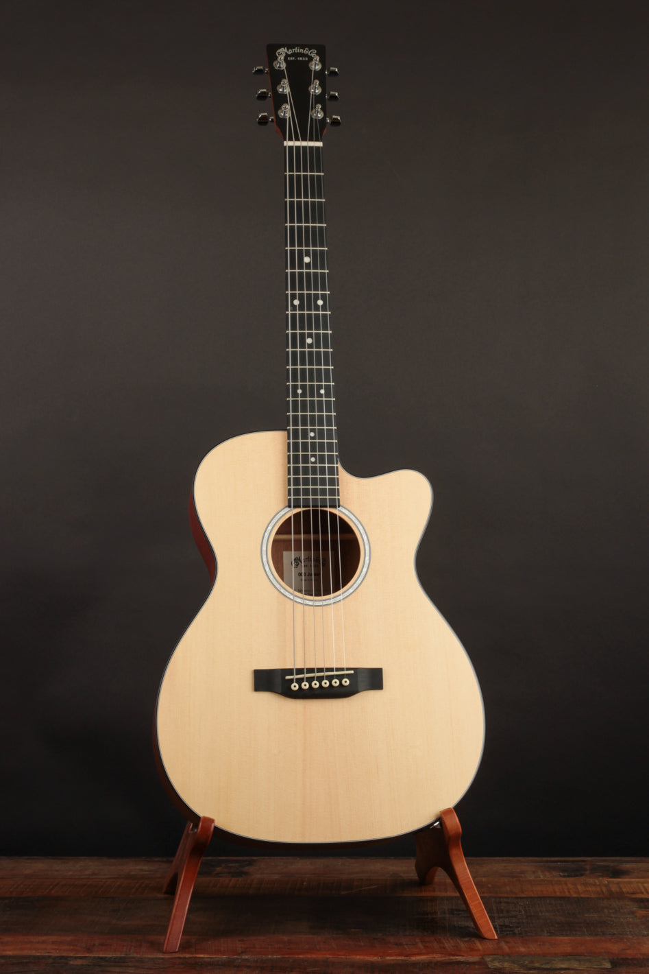 Martin JUNIOR 000CJr-10E エレアコ Amazon.com: Martin Guitar 000CJr-10E Junior Cutaway Electric