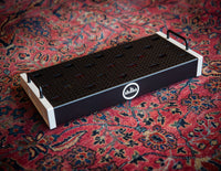 Temple Audio Solo 18 Pedalboard & Soft Case, Vintage White
