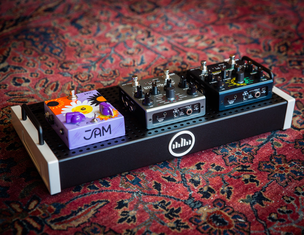 Temple Audio Solo 18 Pedalboard & Soft Case, Vintage White