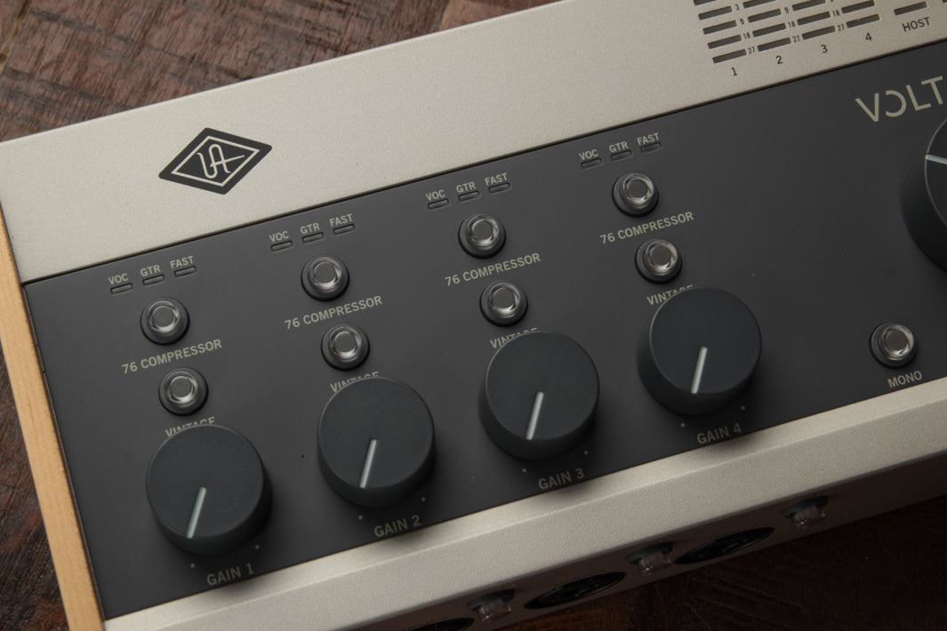 Universal Audio　VOLT 476P USB インターフェース Amazon.com: Universal Audio Volt 476 USB Recording Studio